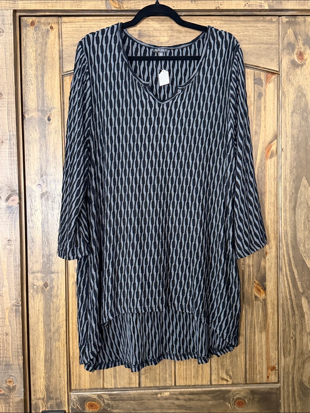 Hannah Black & Gray V-Neck Patterned Tunic
